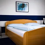 Nefelejcs Apartmanhaz * Денешдиаш