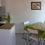 Nefelejcs Apartmanhaz * Денешдиаш