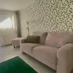 Nefelejcs Apartmanhaz Денешдиаш