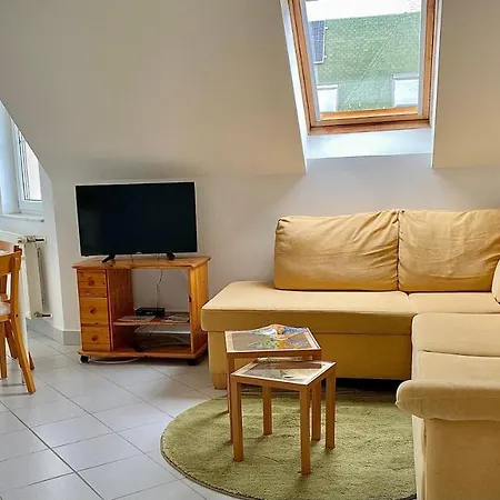 Lägenhet Nefelejcs Apartmanhaz Gyenesdiás