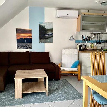 Nefelejcs Apartmanhaz Gyenesdiás