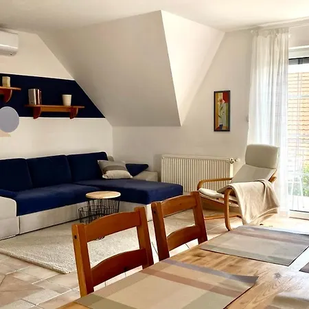 Nefelejcs Apartmanhaz Gyenesdiás